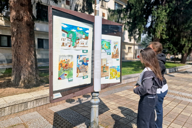 Троян - изложба по повод Априлското въстание и поднасяне на венци