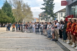 Троян - изложба по повод Априлското въстание и поднасяне на венци