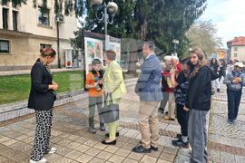 Троян - изложба по повод Априлското въстание и поднасяне на венци