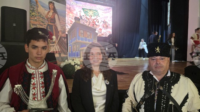 Тържествен спектакъл, посветен на 150-годишнината от Априлското въстание, събра ученици, учители и родители в Петрич