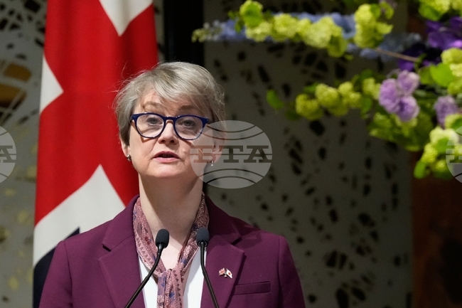 Британският външен министър Ивет Купър прекъсна дипломатическата си обиколка 