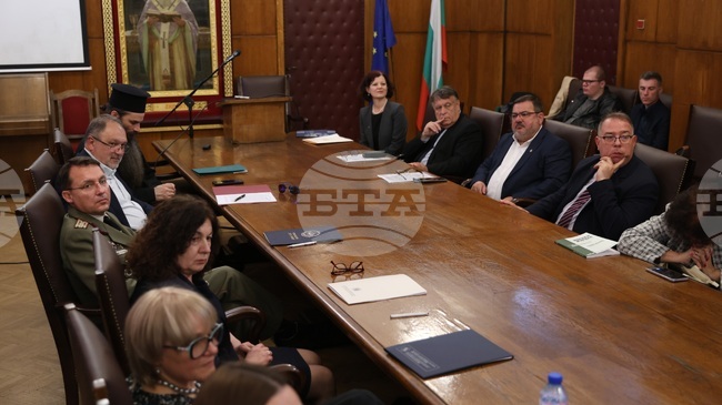 Тържествена научна сесия за 150-годишнината от Априлското въстание беше открита в Софийския университет