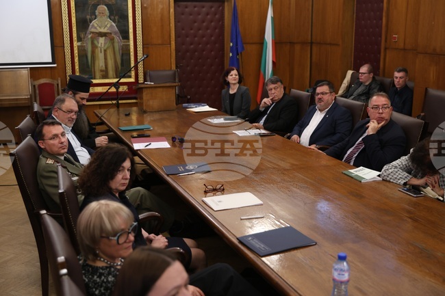 Тържествена научна сесия за 150-годишнината от Априлското въстание започна в Софийския университет