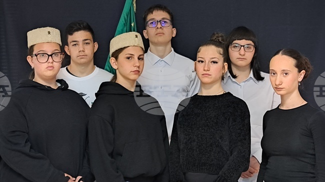 Ученици от неделното училище „Паисий Хилендарски“ в Атина проучиха историята и създадоха времева линия на събитията от Априлското въстание