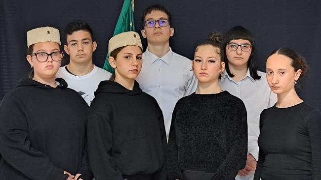 Ученици от неделното училище „Паисий Хилендарски“ в Атина проучиха историята и създадоха времева линия на събитията от Априлското въстание