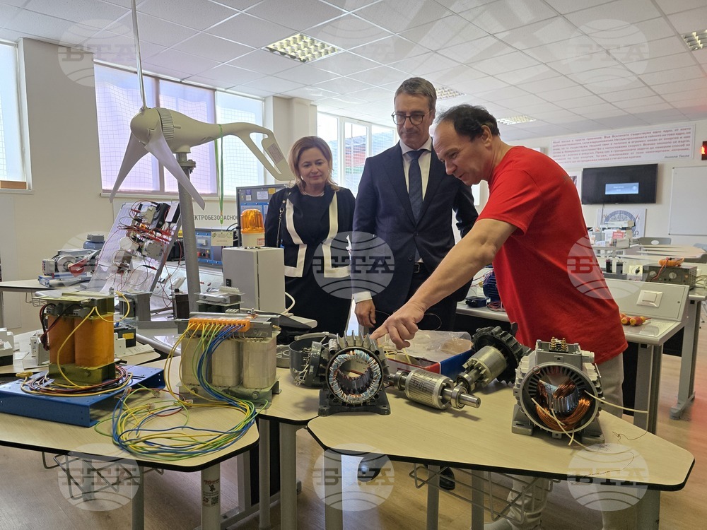 Панагюрище - Професионална гимназия „Лъчезар Цоцорков“ - STEM център