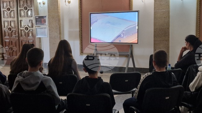 Любопитни и малко известни факти за Априлското въстание и Пернишкия презентираха на ученици в библиотеката „Светослав Минков“ в Перник