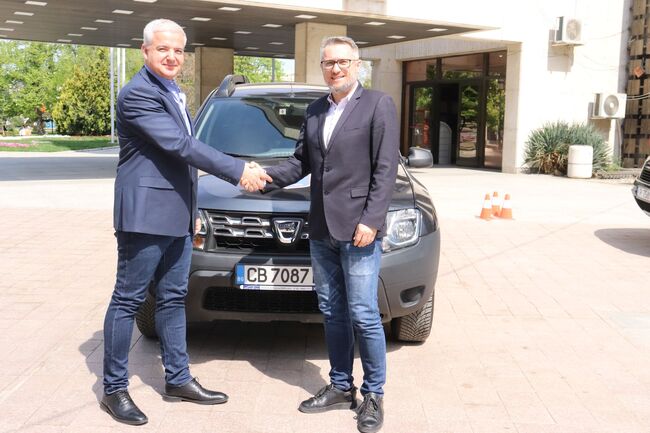 Областна администрация Русе: Областната дирекция „Земеделие“ в Русе получи високопроходим джип 4x4 от Областната администрация 