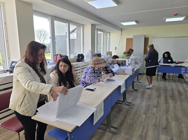 В област Плевен при 100% обработени протоколи „Прогресивна България“ е с 51,8% подкрепа, втори са ГЕРБ-СДС с 12,8%