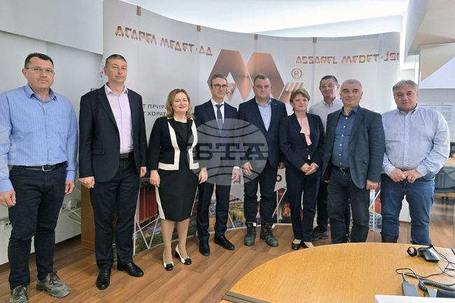 Служебният министър Трайчо Трайков разгледа новата топкова мелница в обогатителната фабрика на „Асарел-Медет“ АД в Панагюрище