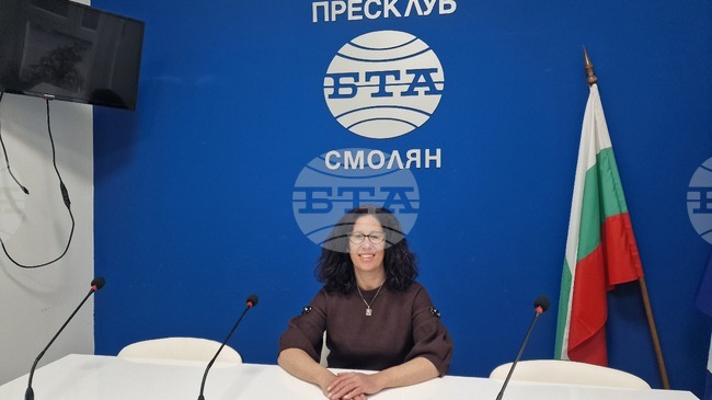 С мобилна библиотека в смолянско училище отбелязахме 150-годишнината от Априлското въстание, каза библиотекарят Галина Табакова