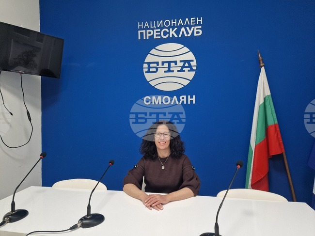 С мобилна библиотека в смолянско училище отбелязахме 150-годишнината от Априлското въстание, каза библиотекарят Галина Табакова