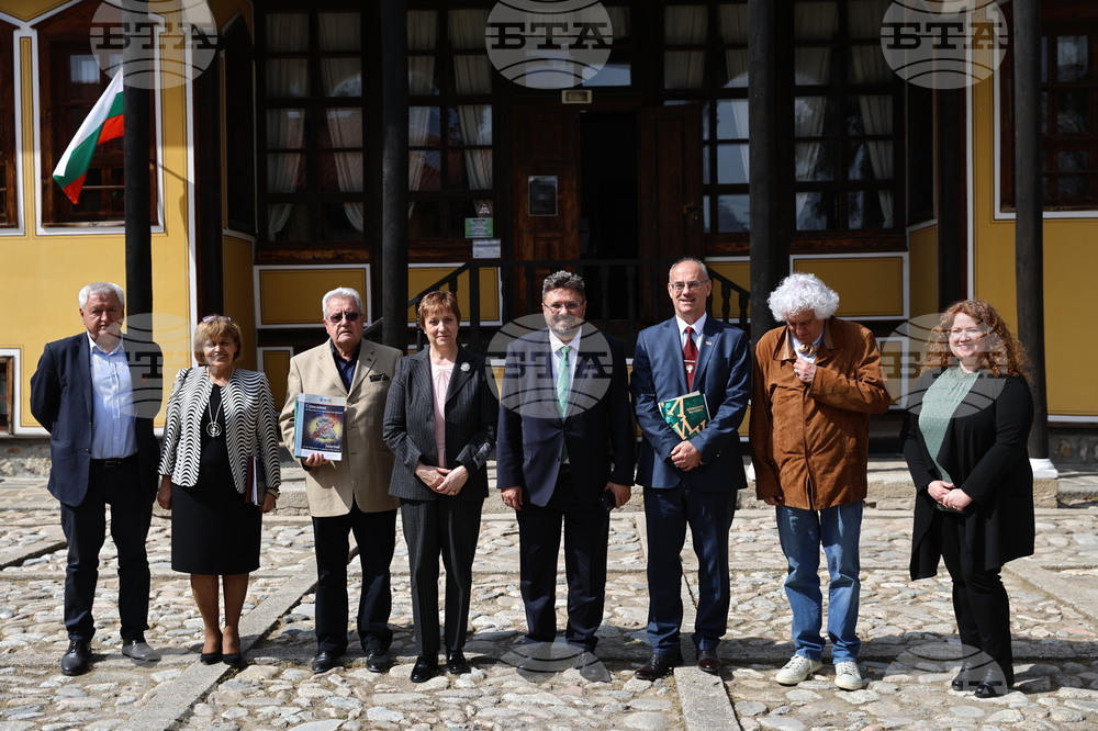 Копривщица - 150 години Априлско въстание - БТА - БАН - мост „Първа пушка“ - поднасяне на цветя