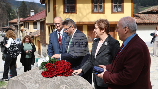 BTA, Academy of Sciences Representatives Pay Floral Tribute at Site of April 1876 Uprising First Gunshot