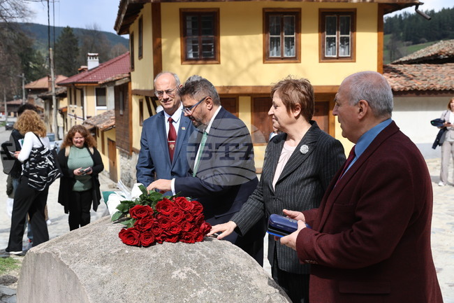 BTA, Academy of Sciences Representatives Pay Floral Tribute at Site of April 1876 Uprising First Gunshot