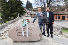 Копривщица - 150 години Априлско въстание - БТА - БАН - мост „Първа пушка“ - поднасяне на цветя