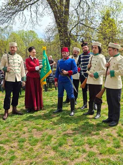 Врачанският театър представи в столичното Пето основно училище „Иван Вазов“ възстановка на Априлското въстание