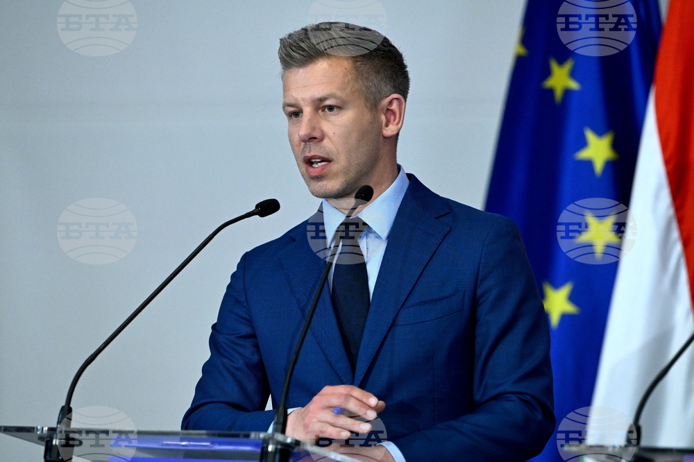 МТИ: Петер Мадяр и Роберт Фицо разговаряха по телефона