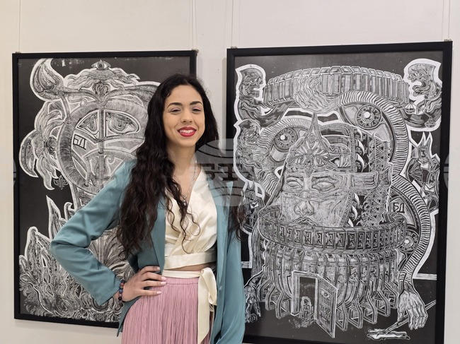 Биляна Димитрова представя в Плевен първата си самостоятелна изложба "Кутията на Пандора"