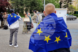 Румъния - Букурещ - подкрепа за румънския премиер Илие Боложан