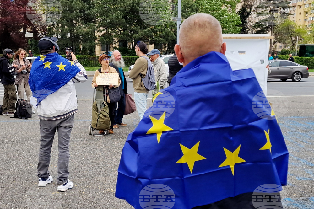 Румъния - Букурещ - подкрепа за румънския премиер Илие Боложан
