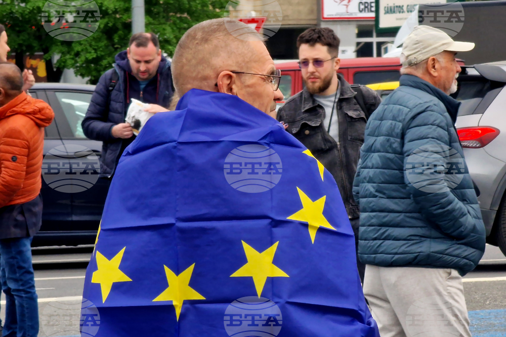 Румъния - Букурещ - подкрепа за румънския премиер Илие Боложан