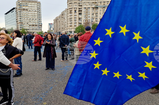 Румъния - Букурещ - подкрепа за румънския премиер Илие Боложан