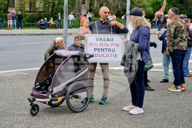 Румъния - Букурещ - подкрепа за румънския премиер Илие Боложан