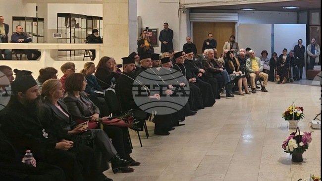 Представяне на книгата на Димо Узунов "Харизанска броеница" в Казанлък събра духовници, местна власт, културни дейци и общественици