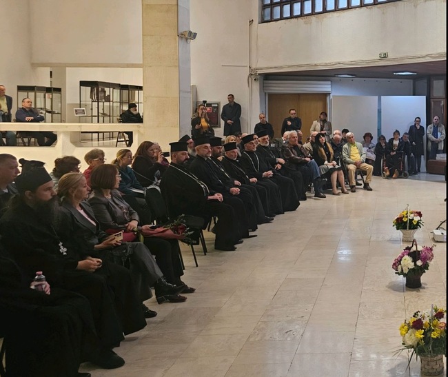 Представяне на книгата на Димо Узунов "Харизанска броеница" в Казанлък събра духовници, местна власт, културни дейци и общественици