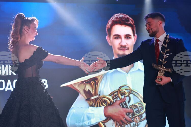 Horn Player Viktor Teodosiev Wins Stoyan Kambarev Foundation Award "Flight in Art"