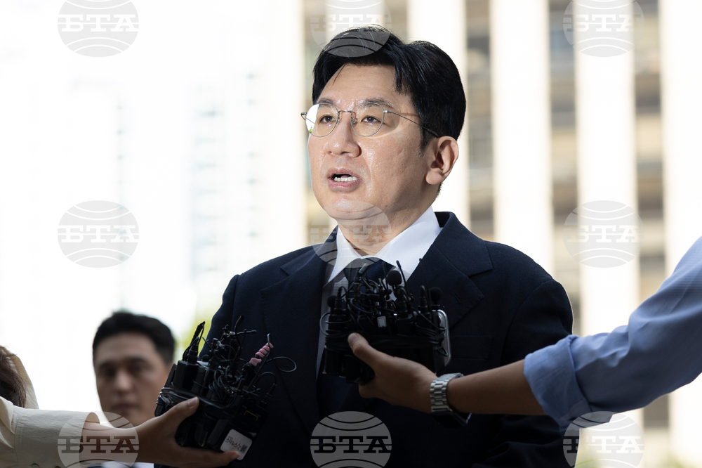 Продуцентът на кей-поп групата BTS е издирван от полицията заради измами