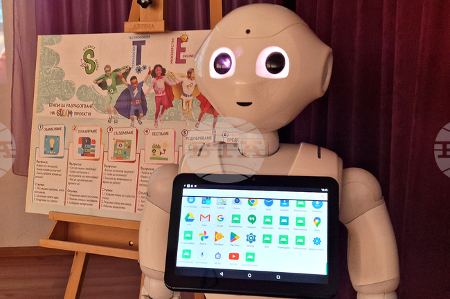 Първият STEM център в старозагорското Шесто основно училище „Свети Никола“ бе открит официално