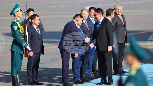 МОНЦАМЕ: Монголският президент пристигна на официално посещение в Казахстан 