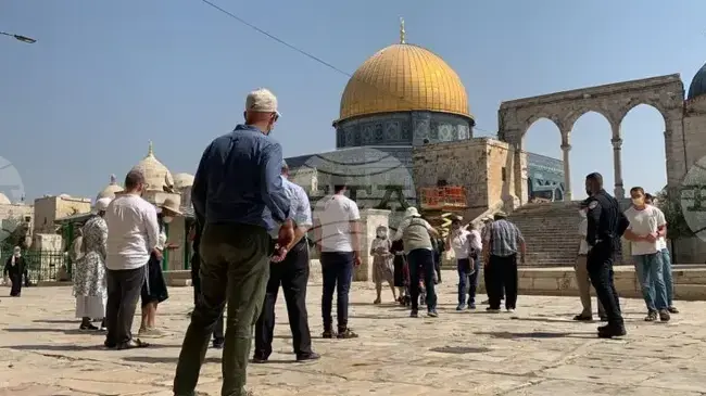 ННА: Израелски заселници щурмуваха джамията „Ал Акса“ в Йерусалим и издигнаха израелски знамена вътре