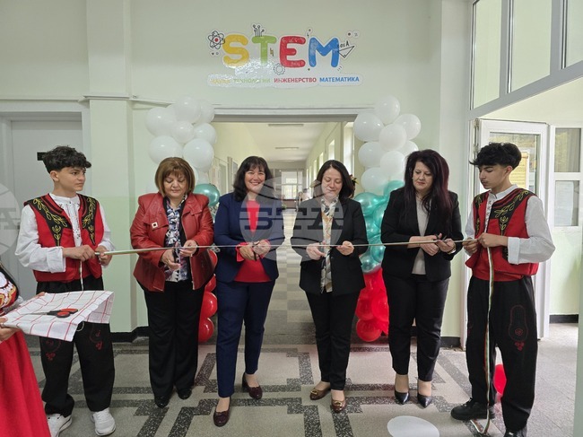 СТЕМ център с кабинети по дизайн, 3D прототипиране и математика бе открит в Професионалната гимназия „Васил Левски" в Кърджали