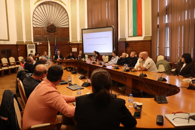 Сред приоритетите на настоящото ръководство е изготвянето на ясна и актуална бюджетна рамка, каза министър Христанов на среща с лозаро-винарския сектор