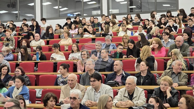 Медицинският университет в Плевен беше домакин на среща с проф. Атанас Семов, на която бяха представени филм и книга за Априлската епопея