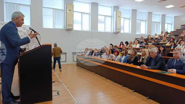 Международната научно-практическа конференция „Детската градина и уменията на 21. век“ събра в Шумен учители от осем чужди държави