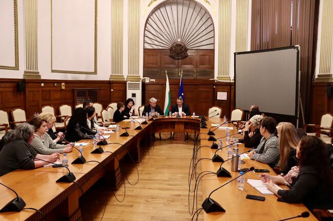 Заседание на Консултативния съвет за овладяване популацията на безстопанствените кучета беше проведено в МЗХ