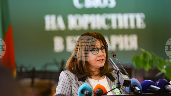 Всяка промяна в Конституцията трябва да се прави с отговорност и уважение към институционалния баланс, каза омбудсманът Велислава Делчева