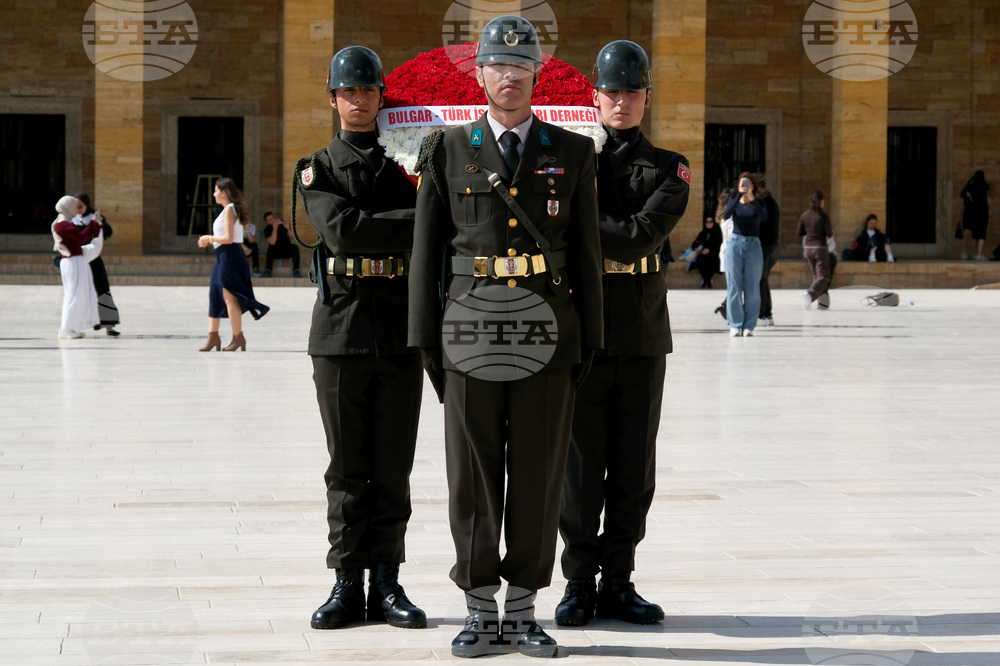 Турция - Анкара - българска делегация - Мавзолей на Ататюрк - почит