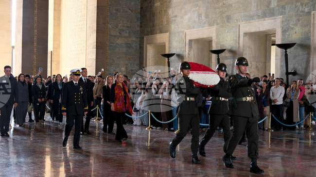 Българска делегация от дарители за построяване на училище в Хатай поднесе венец в Мавзолея на Ататюрк в Анкара