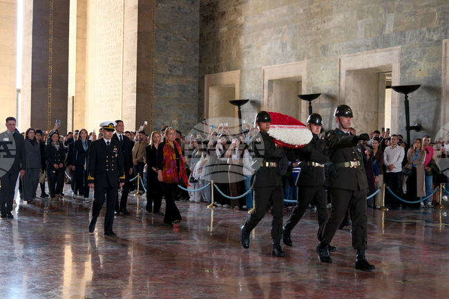 Българска делегация от дарители за построяване на училище в Хатай поднесе венец в Мавзолея на Ататюрк в Анкара