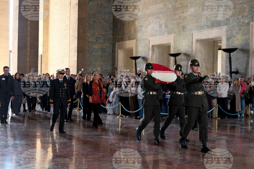 Турция - Анкара - българска делегация - Мавзолей на Ататюрк - почит