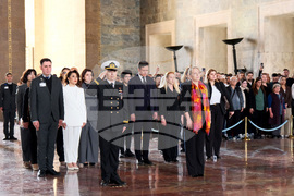 Турция - Анкара - българска делегация - Мавзолей на Ататюрк - почит