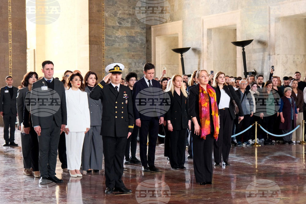 Турция - Анкара - българска делегация - Мавзолей на Ататюрк - почит