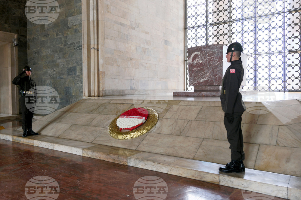 Турция - Анкара - българска делегация - Мавзолей на Ататюрк - почит