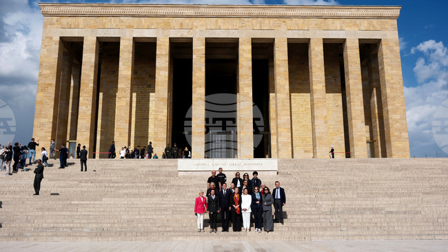 Българска делегация от дарители за построяване на училище в Хатай поднесе венец в Мавзолея на Ататюрк в Анкара