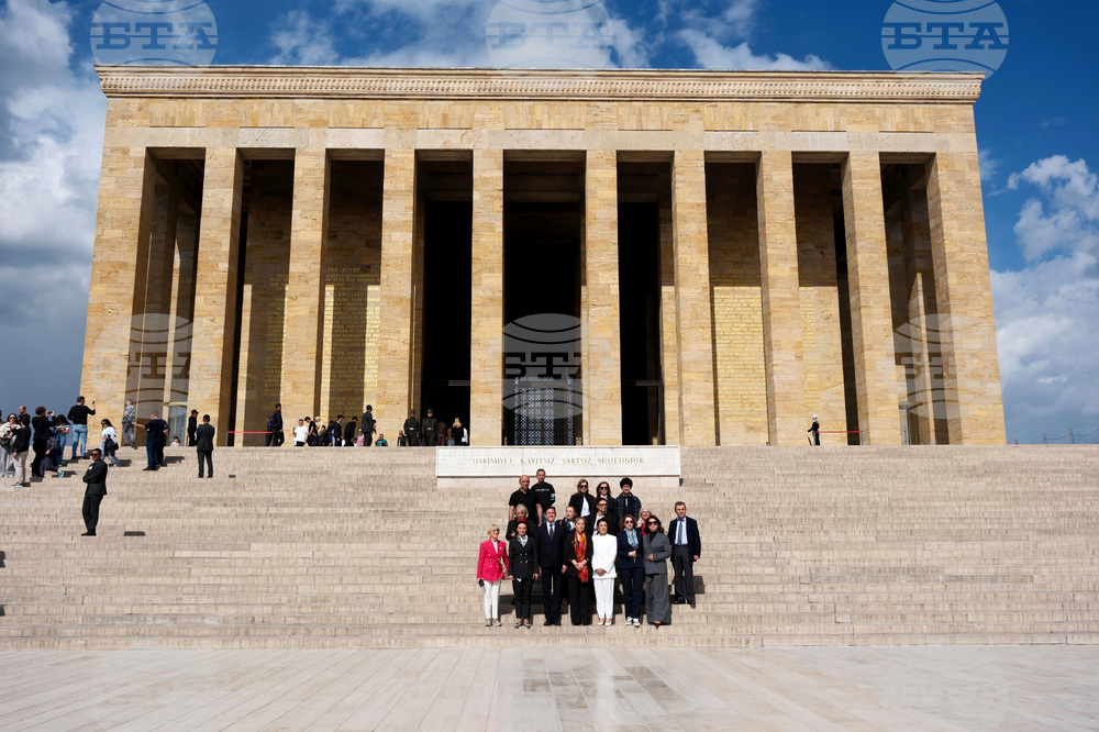 Турция - Анкара - българска делегация - Мавзолей на Ататюрк - почит